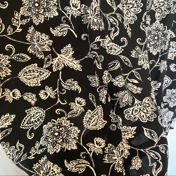 Old navy floral shirt sleeve t shirt - Picture 8 of 8